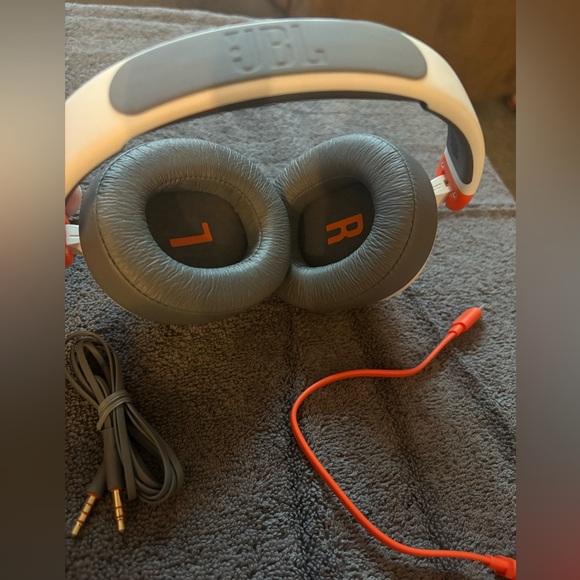 JBL kids headphones - Picture 2 of 3